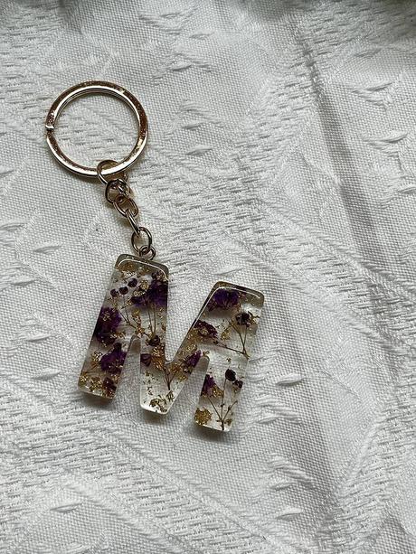 Ručne vyrobené živicové kľúčenky, 