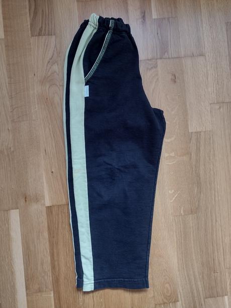 Čierne tepláky, tinko,116