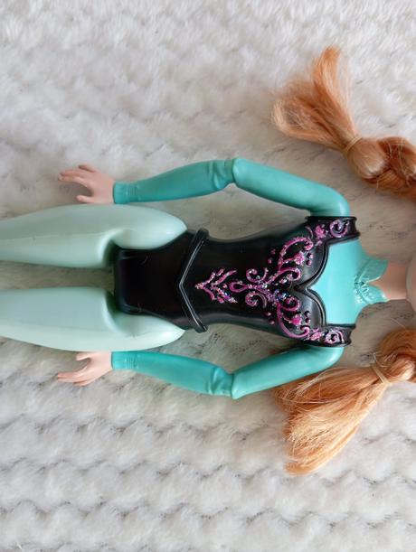 Barbie mattel anna na korčuliach, 