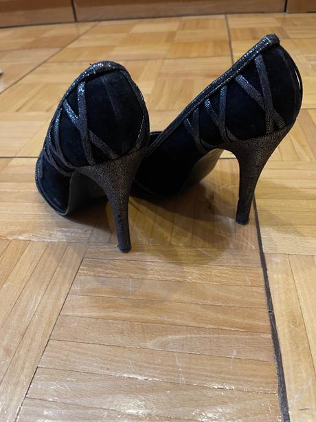 Elegantné čierne lodičky s trblietavým detailom, 38