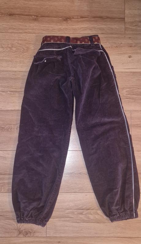 Fialové menžestráky, 152