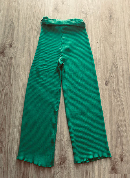 Štýlové plisované nohavice značky green apple,