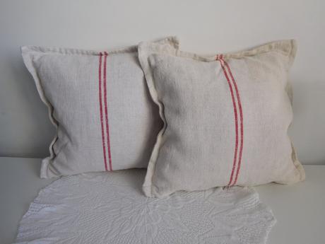 Vankúše menšie , vačšie, podlhovasté,, 