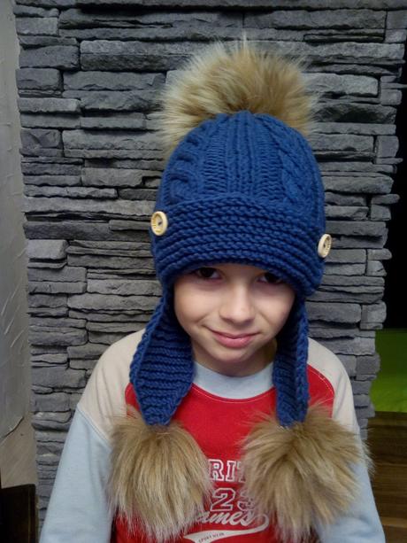 Čiapka s 2 brmbolcami, 