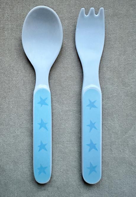 Plastová lyžička a vidlička,