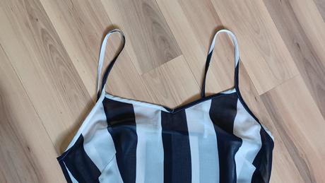 Pásikavý priehľadný top s nastaviteľnými ramienkam, 38