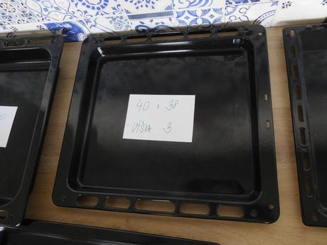 Plechy na pečenie nové + mlynček na maso 5,