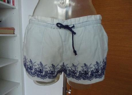 Biele plátenné vyšívané šortky, bershka,m