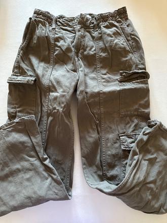 Cargo nohavice, bershka,s