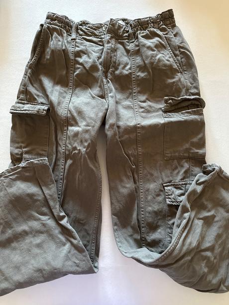 Cargo nohavice, bershka,s