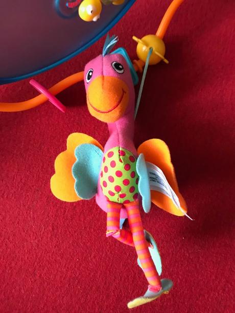 Kololotoč nad postielku, hrá, toči sa a svieti,