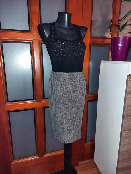 Úpletová sukňa tezenis veľ.s-m a tričko(tielko), m