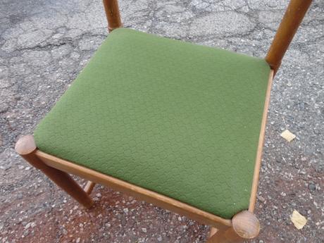 Kuchynské stoličky - drevené s čalúnením, 4 ks,