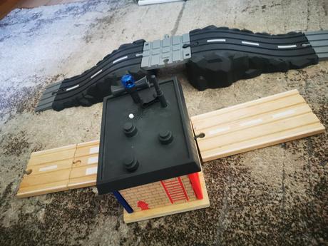 Policajná a hasičská stanica a most,