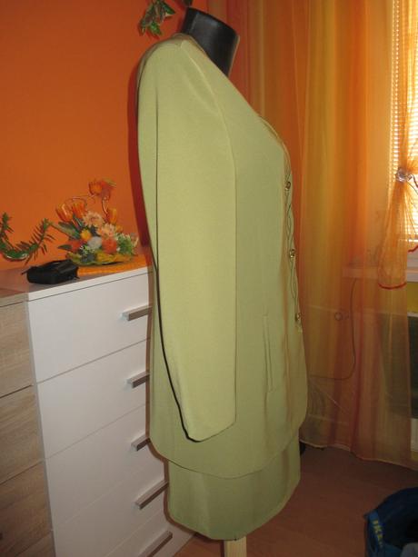 Značkový kostýmček, l