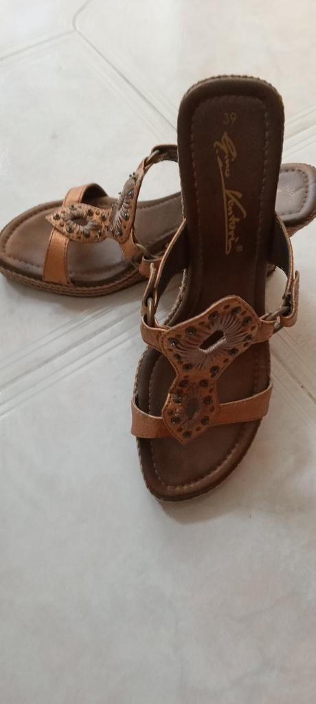 Šmrncove sandálky, 39