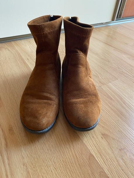 Kotnikove čižmy, 31