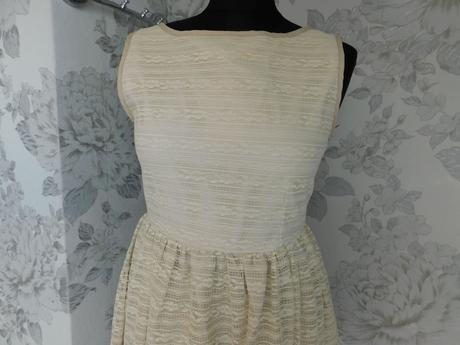 Pekne čipkovane šaty, 36 / s