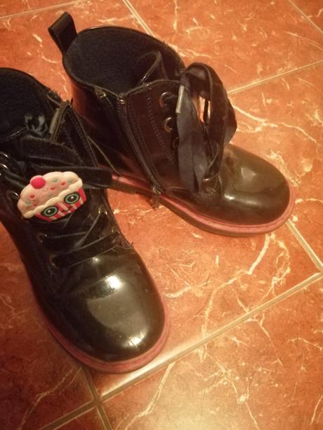 Čierne lakove topánky 28, 28