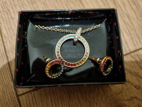 Sada bižutérie s farebnými kamienkami, 