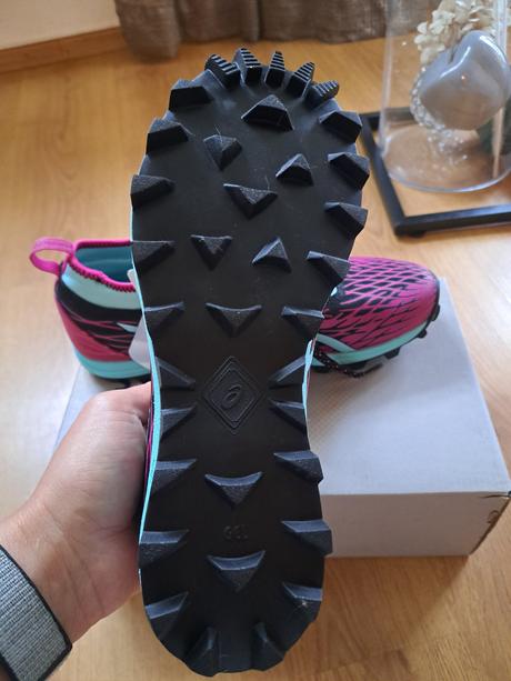 Športové tenisky v.39,5, asics,39
