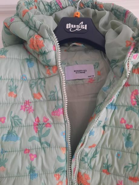 Dievcenska vetrovka, reserved,158