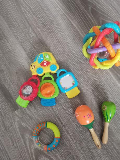 Balík prvých hračiek,