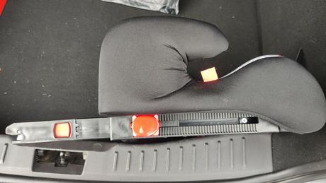 Podsedák do auta, nania