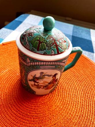 Hrnček s príklopom, 