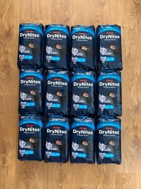 Huggies dry nite 12x 10 ks, huggies,11 kg - 25 kg