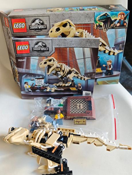 Lego jurassic world 76940 výstava fosílií t-rexa,