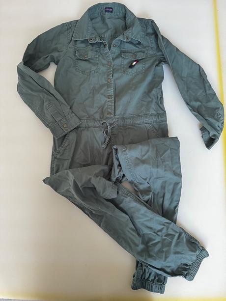 Dievčenský overal, 146