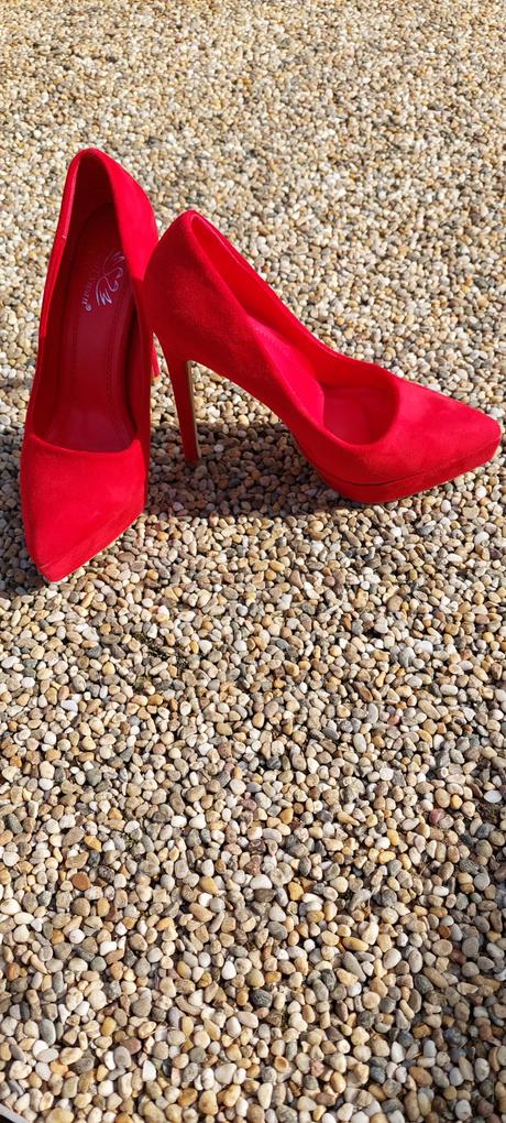 Červené lodičky, 36