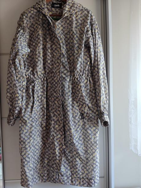 Karl lagerfeld monogram peckova parka,