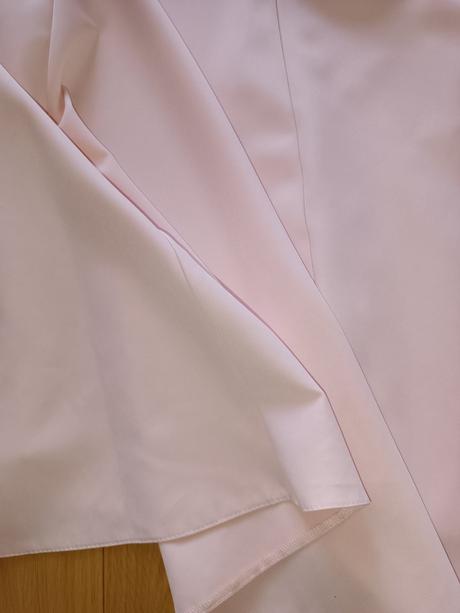 Bledoružové šaty, m