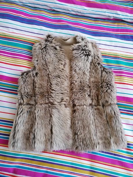 Kožušinová vestička, 104