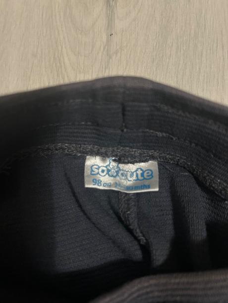 Zadarmo tepláky, 98