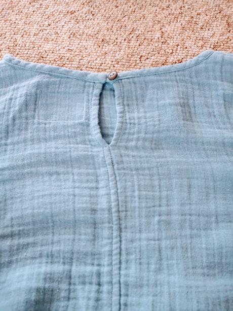 Mušelínové šaty, 128