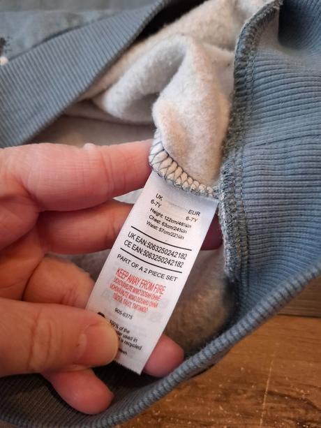 Mikina s monstertuckom, tesco,122