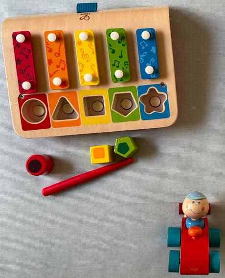Drevené hračky(xylofónapretekárske autíčko)za 10e,