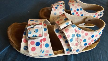 Predám  dievčenské sandále zn. protetika, protetika,32