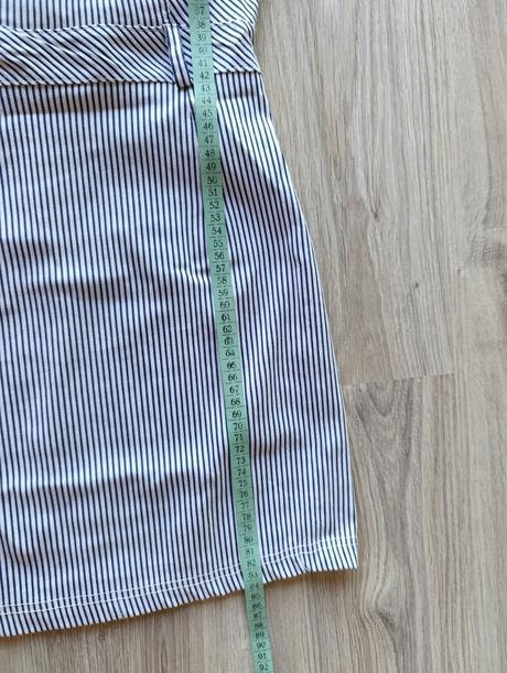 Dámske šaty prúžkované, s