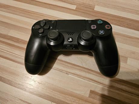 Predám konzolu ps4 a televízorom thomson 32hd5506, 