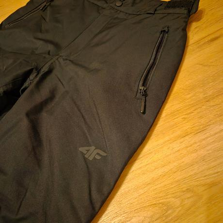 Čierne lyžiarske nohvice 4f, 158