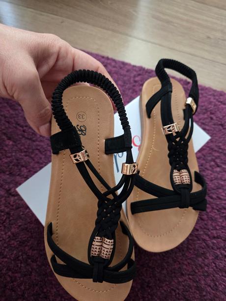 Dievcenske sandálky nové, 33