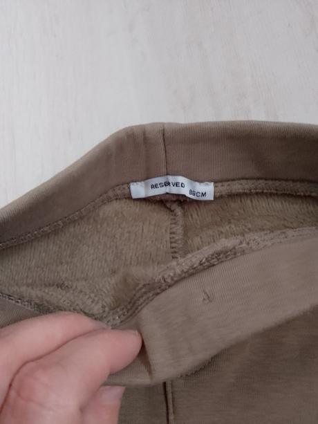 Teplé legíny, reserved,86