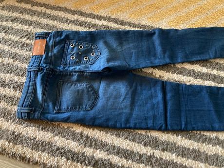 Skinny rifle s cvokmi, reserved,140