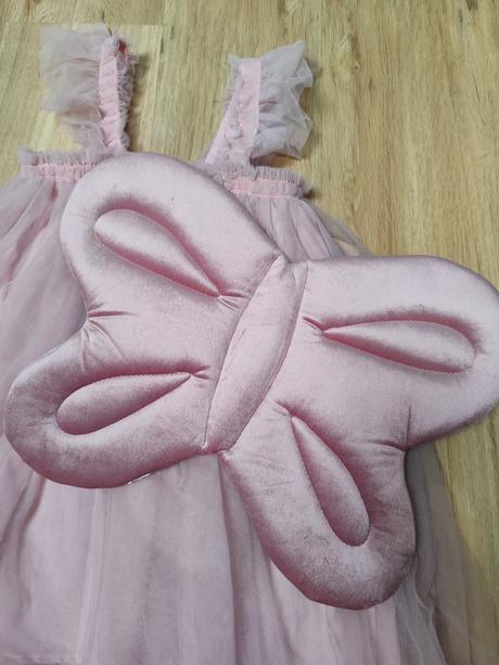 Reserved kostym motyl,