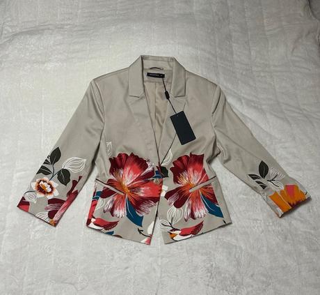 Kratšie béžové sako s krásnym motívom zn. chantall, chantall,40 / m
