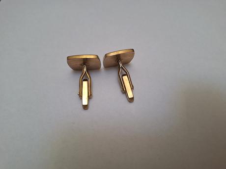 Manžetové gombíky, 